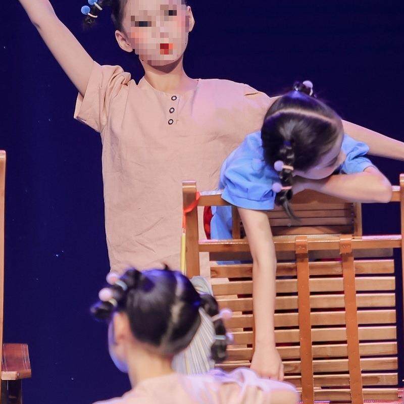 少儿群舞蒲摇QAU过的夏演出服摇啊摇到外婆桥天舞蹈服扇道具摇椅