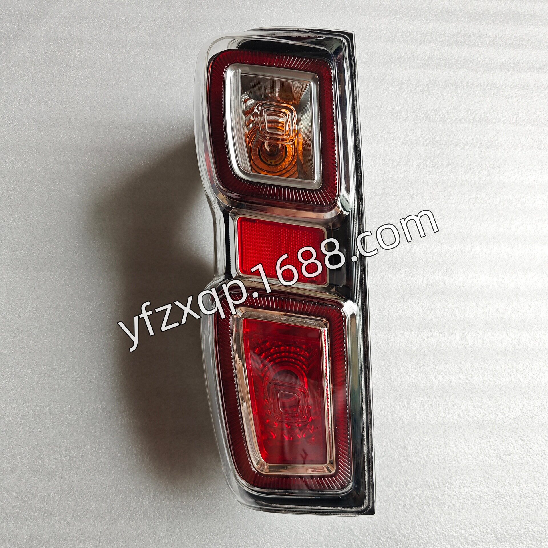 五十铃D-MAX后尾灯 皮卡LED转向信号灯8-98326844-3 8-98326843-3
