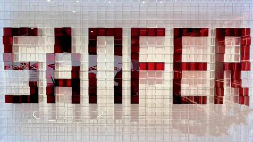 亚克力炫彩展示柜透明粉色渐变展示柜渐变色LOGO