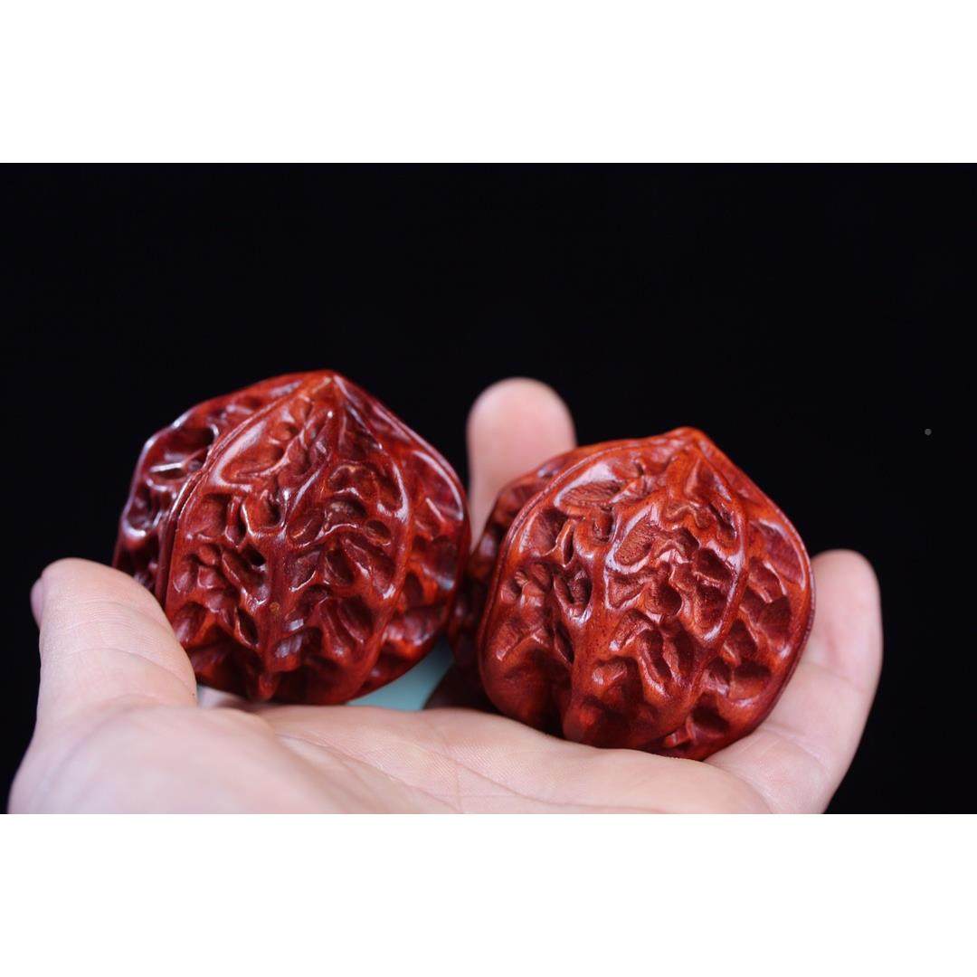 小叶檀玩木雕手把件CMT血檀核桃球质文木工艺品紫木雕手球