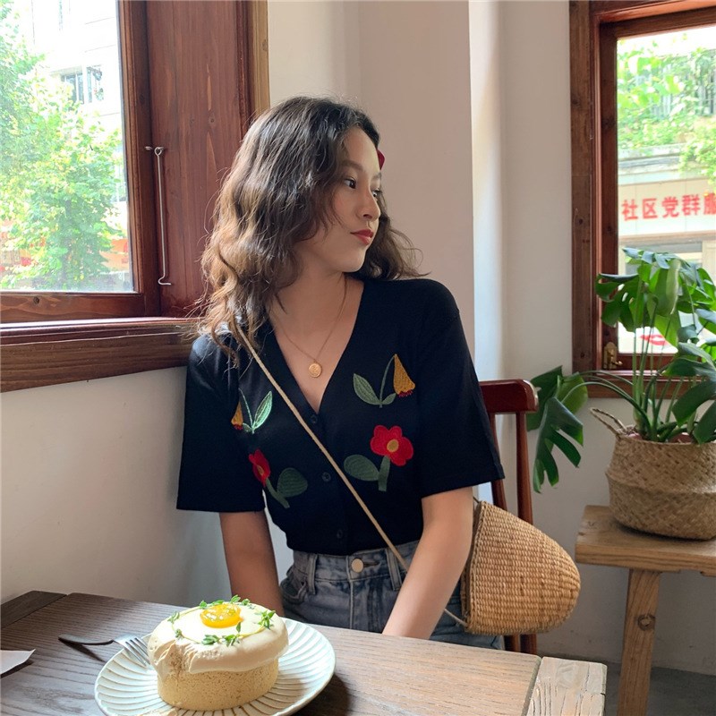 设计感v领t恤夏季学院风冰丝薄款针织短袖开衫女低领显瘦时尚上衣