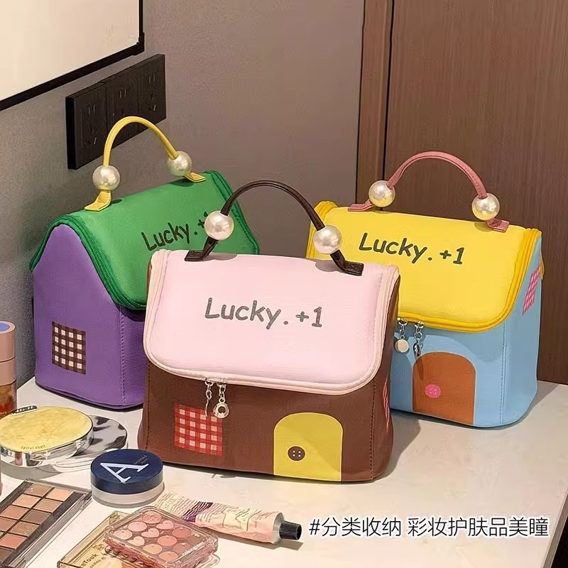 多巴胺房子化妆包女大容量分区手提2025新款防水旅行品便携收纳袋