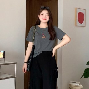 女装 大码 mm夏季 时尚 T恤上衣5291 微胖 独特显瘦刺绣圆领短袖 喵喵