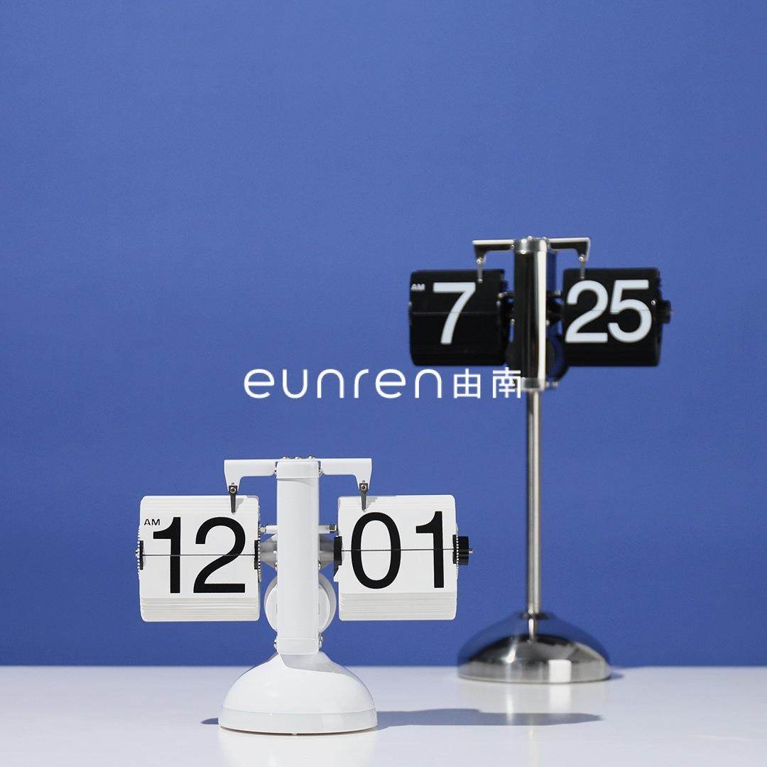 现代创意客厅翻页时钟桌面艺术摆件简约座钟摆钟样板房家居装饰品