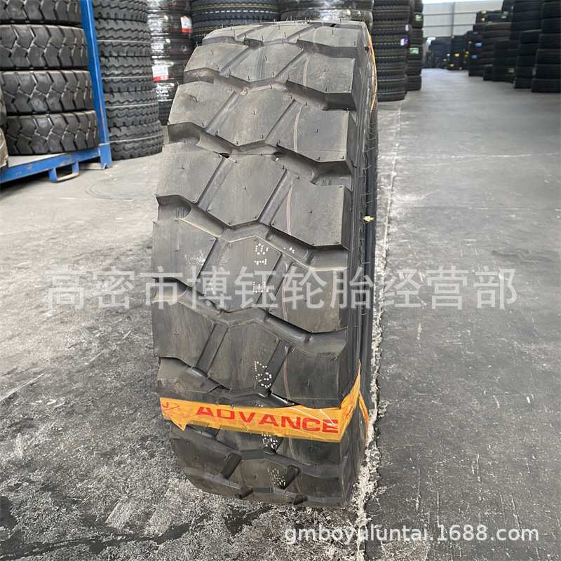 前进28×9R15全钢丝充气叉车轮胎815R15 650R10工业拖车轮胎GLR07