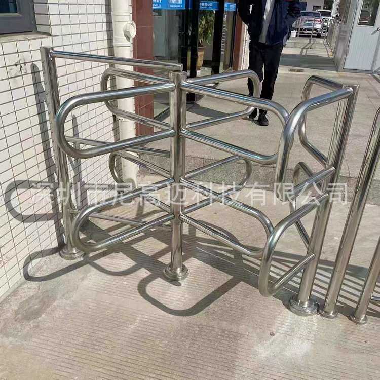 不锈钢栅栏三棍闸广州越秀天河公园出入口行人进出旋转导向门生产