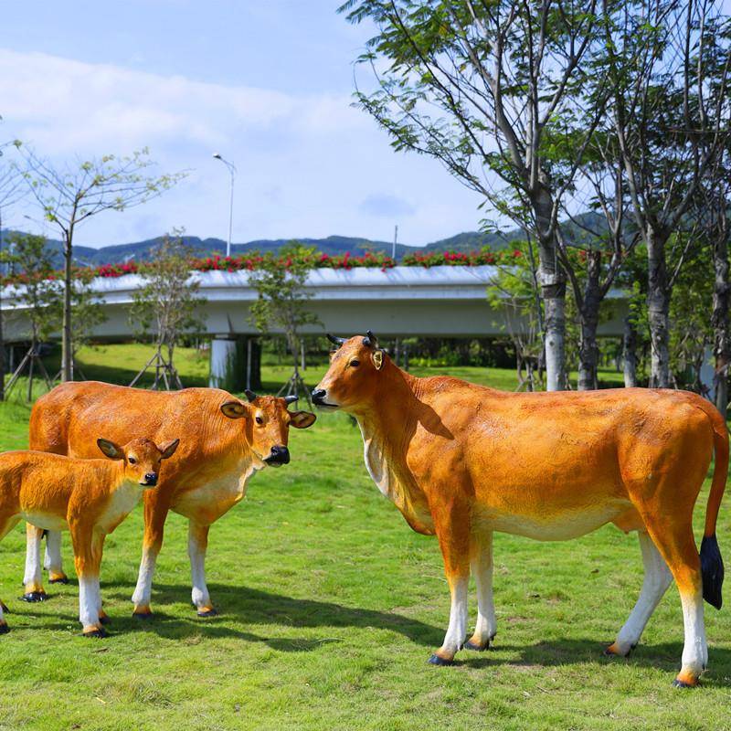 户外大型仿真动物黄牛玻璃钢雕塑园林公园景观商场装饰摆件