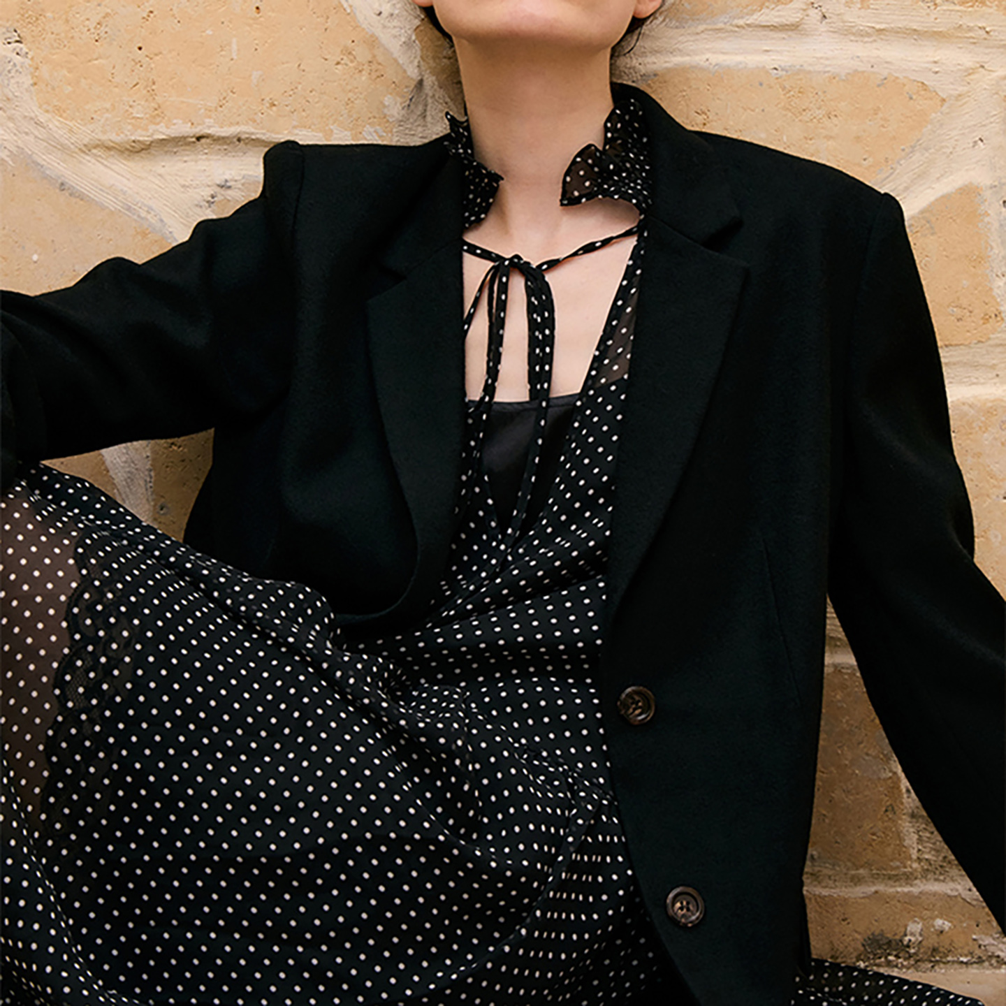 VERTOW黑色羊毛微阔型西装外套