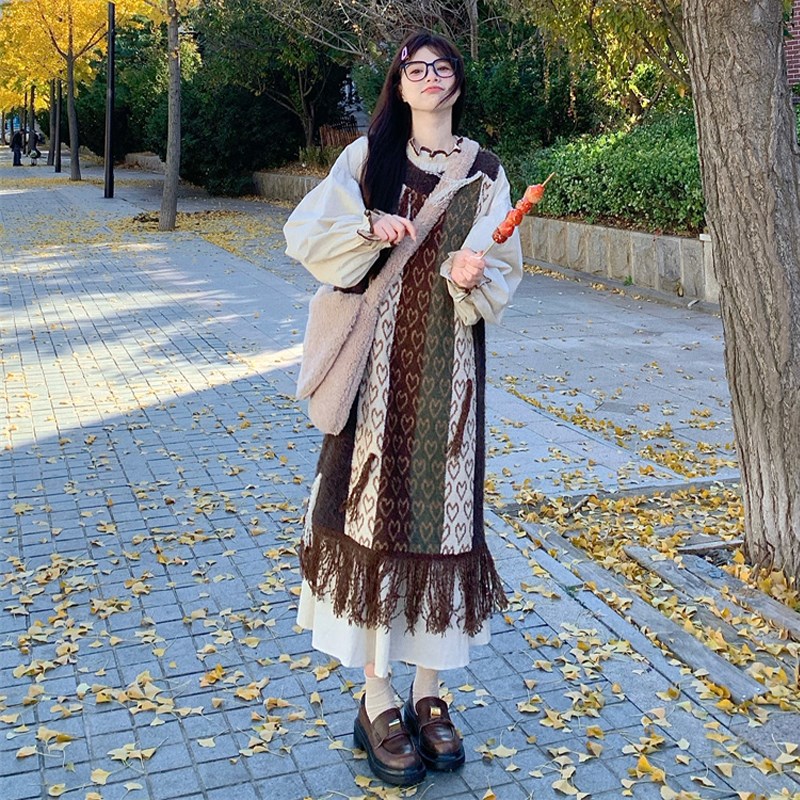 大码女装胖mm米白撞色木耳边领连衣裙+爱心针织背心裙叠穿两件套