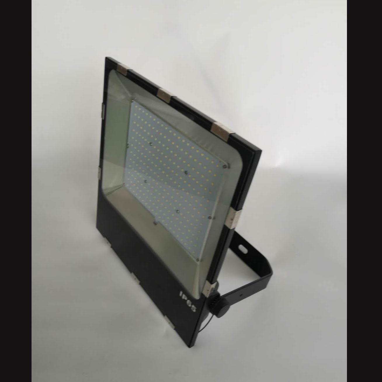 厂家直销50w100w150w200w高效足瓦投光灯