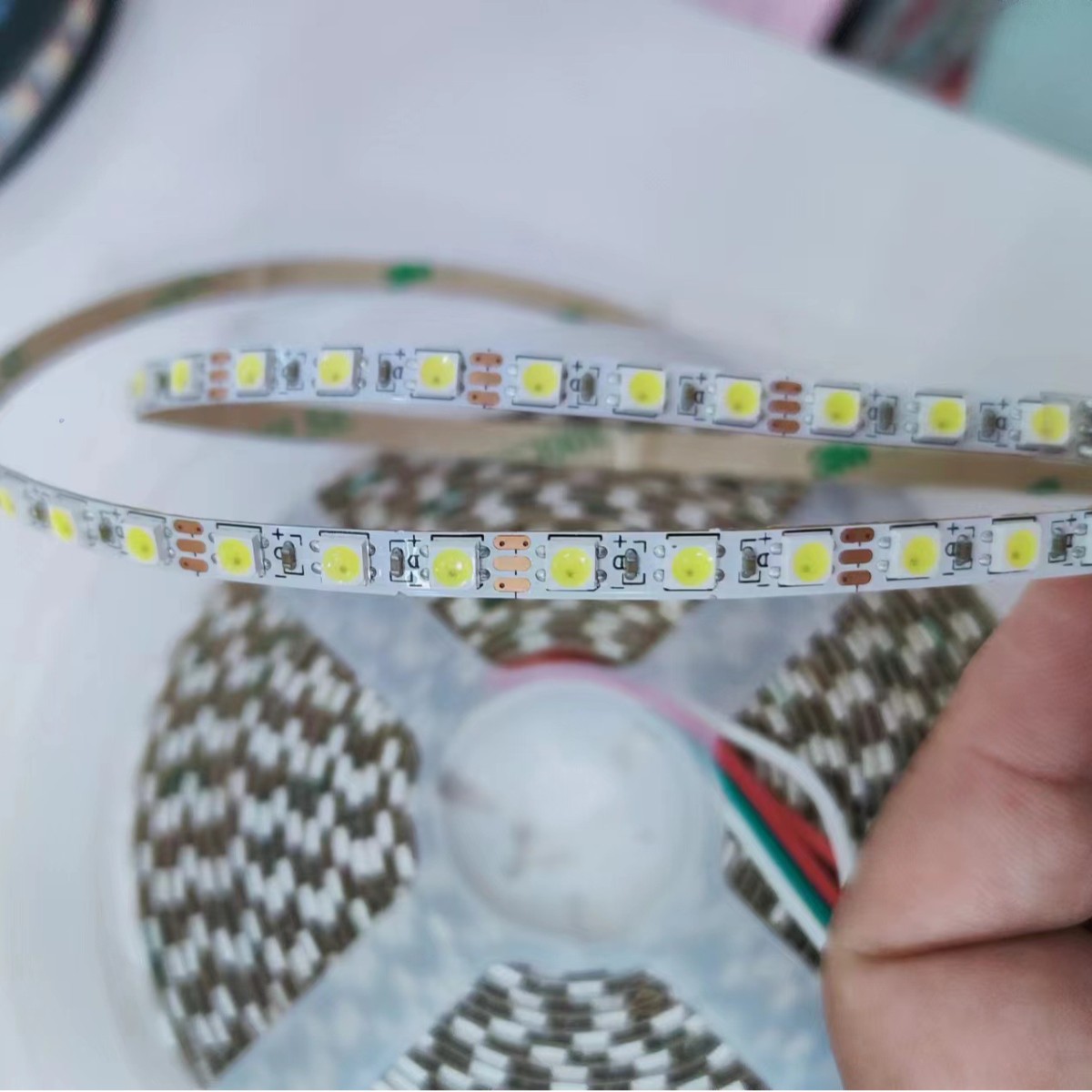 LED灯带WS2812B3535120灯幻彩软灯带5V板宽5mm白光6500k