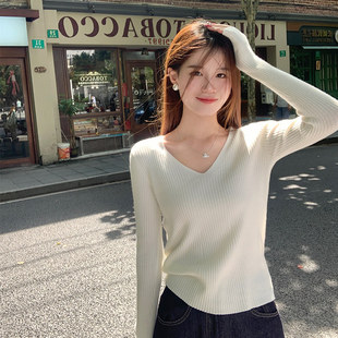 白色V领针织衫女2025新款早秋穿搭风衣内搭长袖打底毛衣秋冬上衣