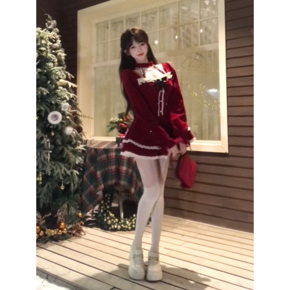 圣诞红色穿搭挂脖连衣裙女2025年秋冬小众设计蝴蝶结辣妹公主短裙