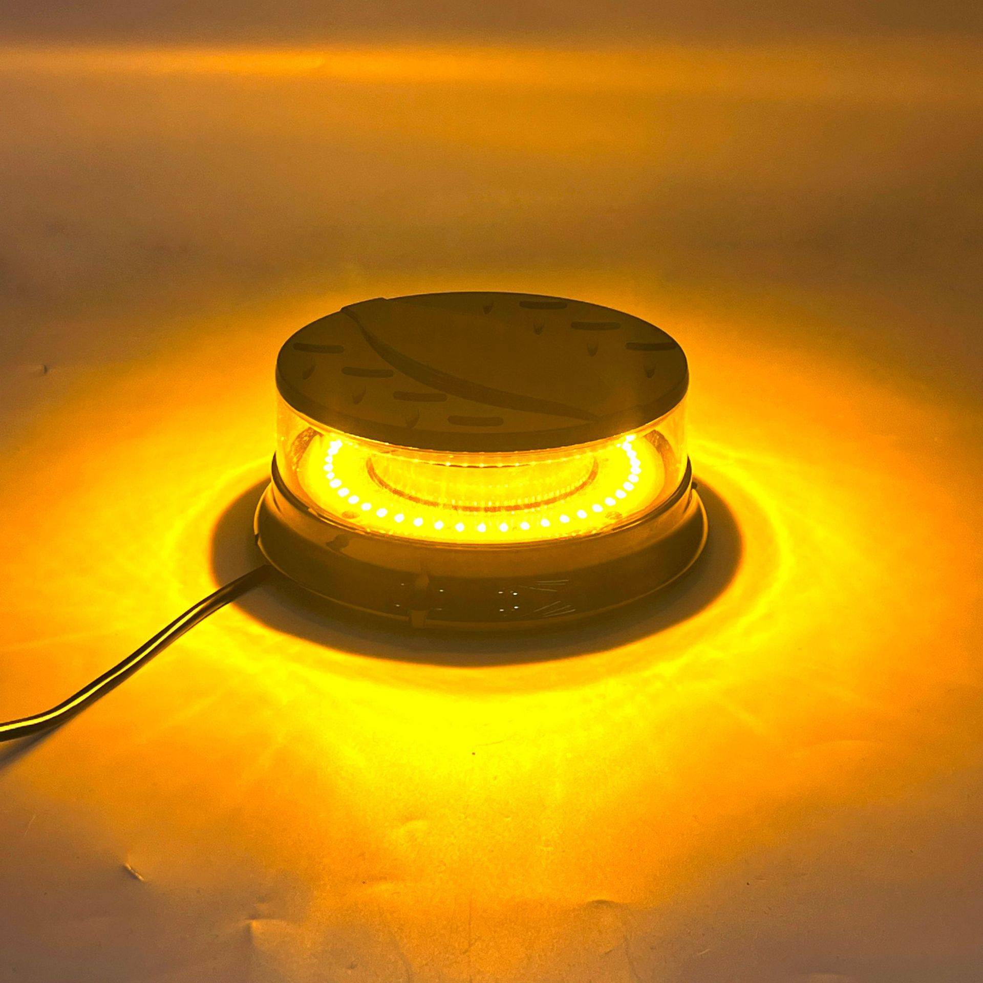 汽车吸顶高亮警示灯工程车 LED黄色频闪灯爆闪带强磁底座12-24v