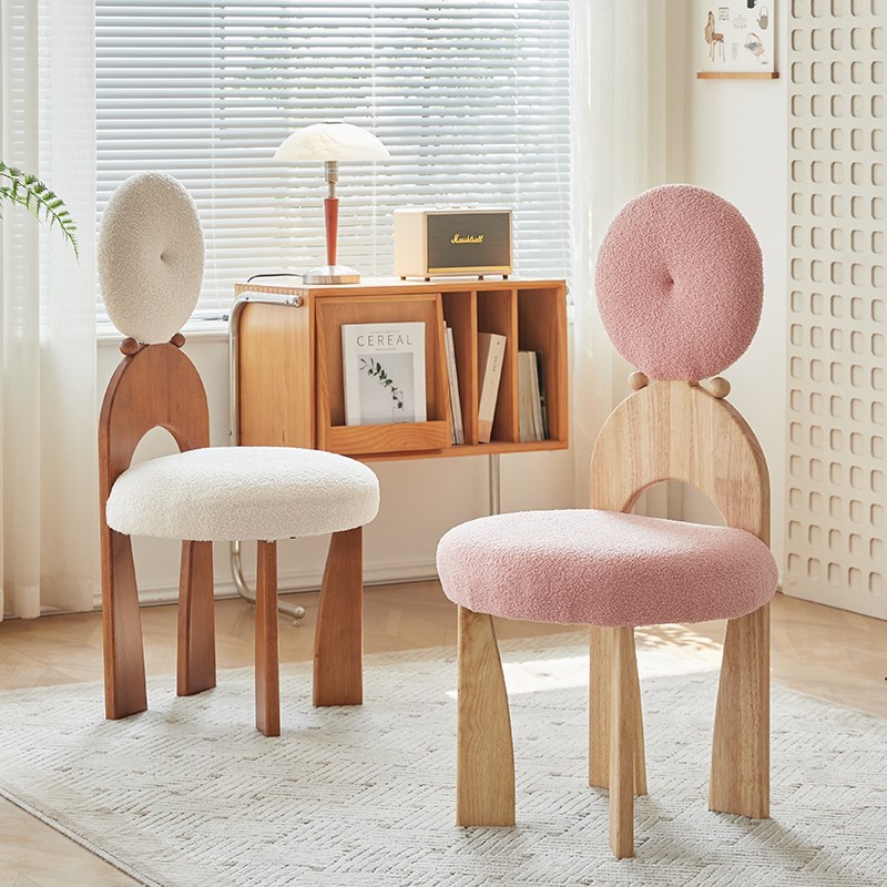 侘寂风餐椅家用设计师羊羔绒卧室高靠背化妆凳中古北欧实木耳环椅