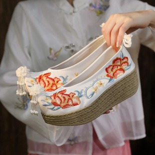 炫彩2026夏季新款汉服绣花鞋女古风厚底登云履明制绣花格格汉服鞋