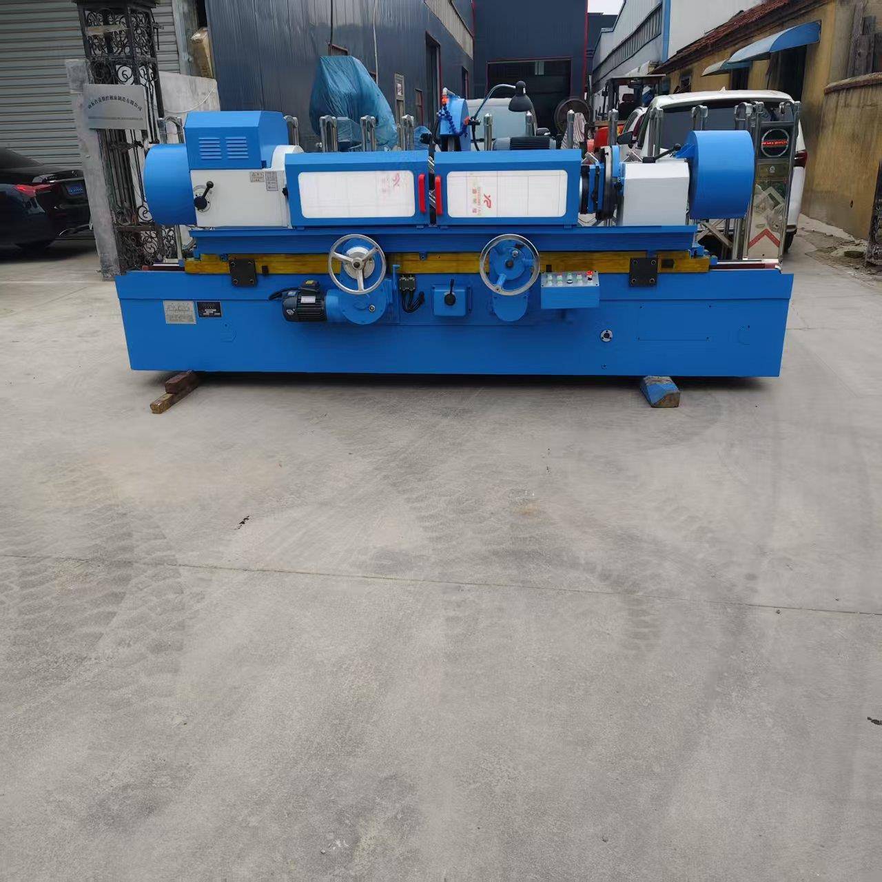 源头工厂MQ8260/1600mm曲轴磨床M8240/1米发动机曲轴类磨削机床