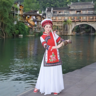 新款白族旅拍服装云南大理金花女装传统少数民族刺绣舞蹈服装男装