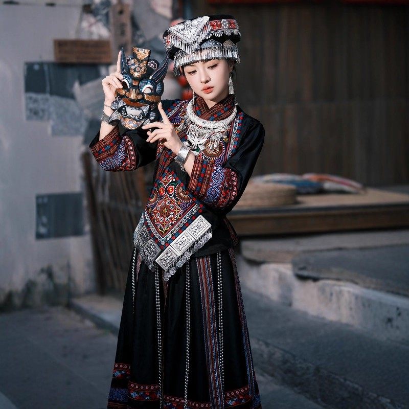 苗族服装少数民族苗寨旅拍女侗族