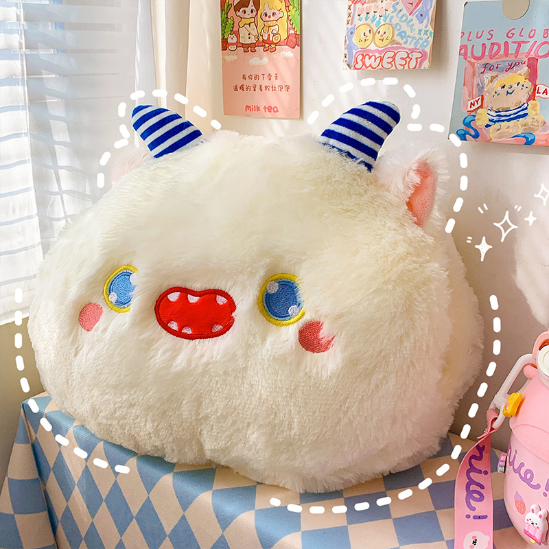 卡通小怪兽秋冬季暖手抱枕插手女生可爱捂手神器玩偶学生宿舍保暖