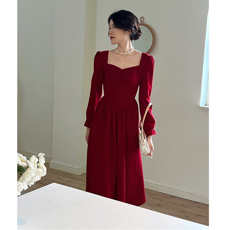 鹿与玫瑰法式复古红色连衣裙女方领气质显瘦订婚敬酒礼服红裙秋款