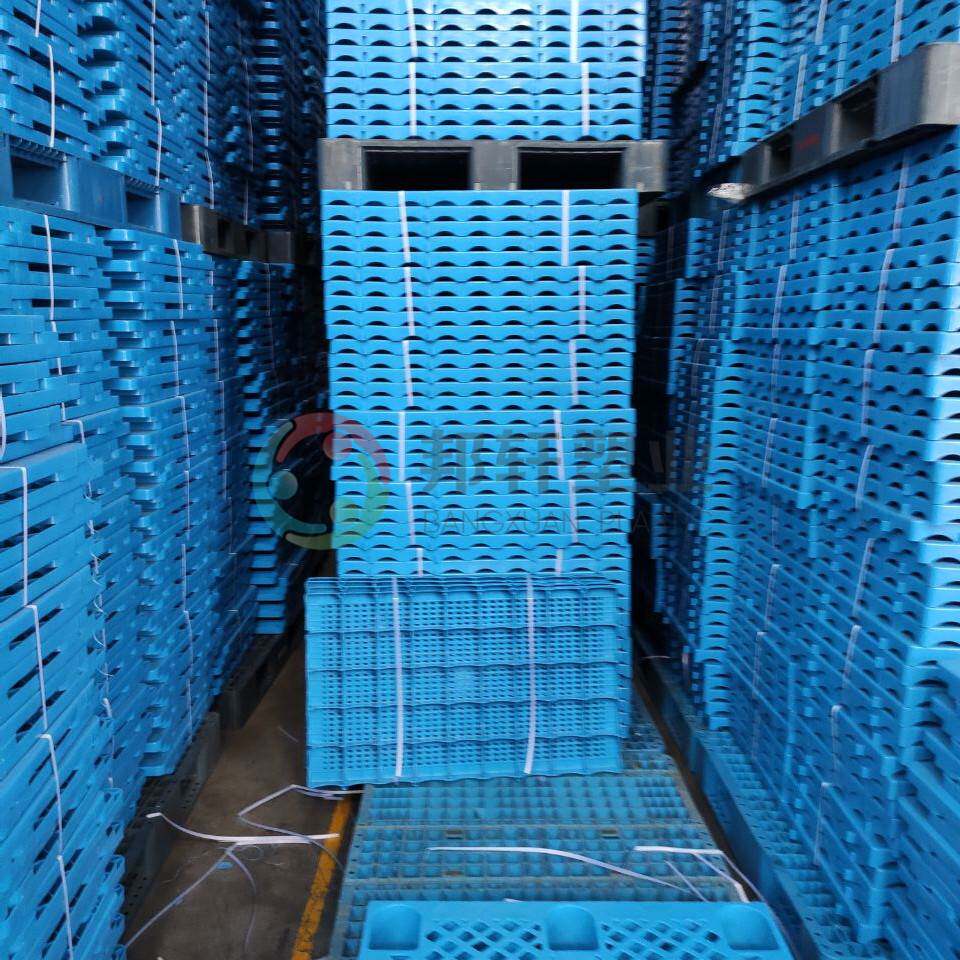 卡板防潮板仓库防水塑料垫板超市拼接网格防潮塑胶地台养殖场鸡鸭