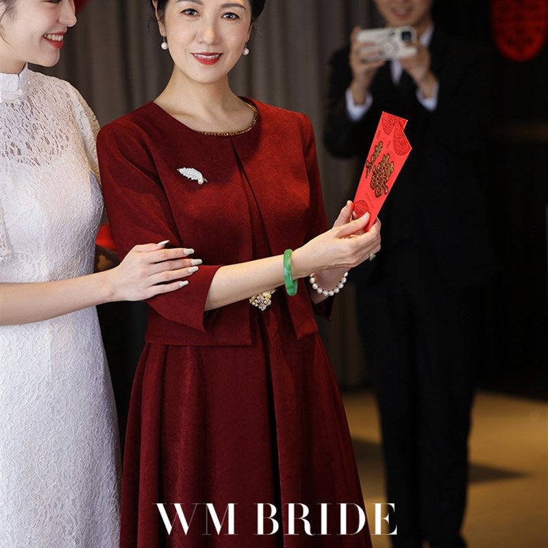 妈妈礼服红色2024秋冬两件套高端喜婆婆丈母娘婚宴装新款两件套装