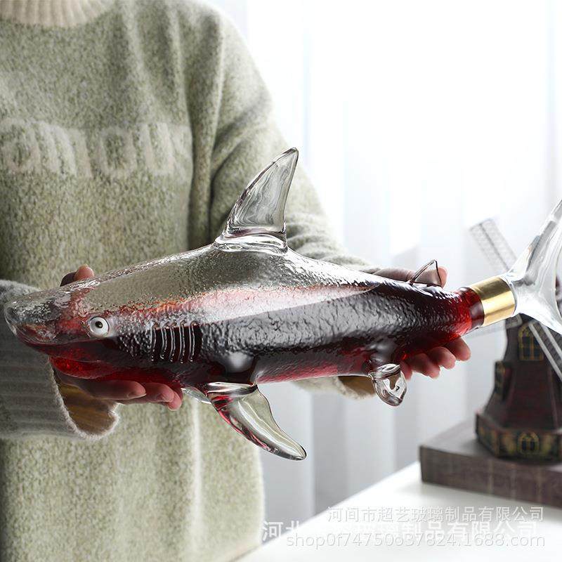 跨境鱼鲨威士忌酒瓶 创意工艺玻璃分创意家用醒酒红器伏特人加参