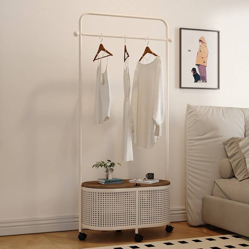 奶油风卧室落地挂衣架脏衣篓家用铁艺衣服收纳架可移动衣帽架藤编
