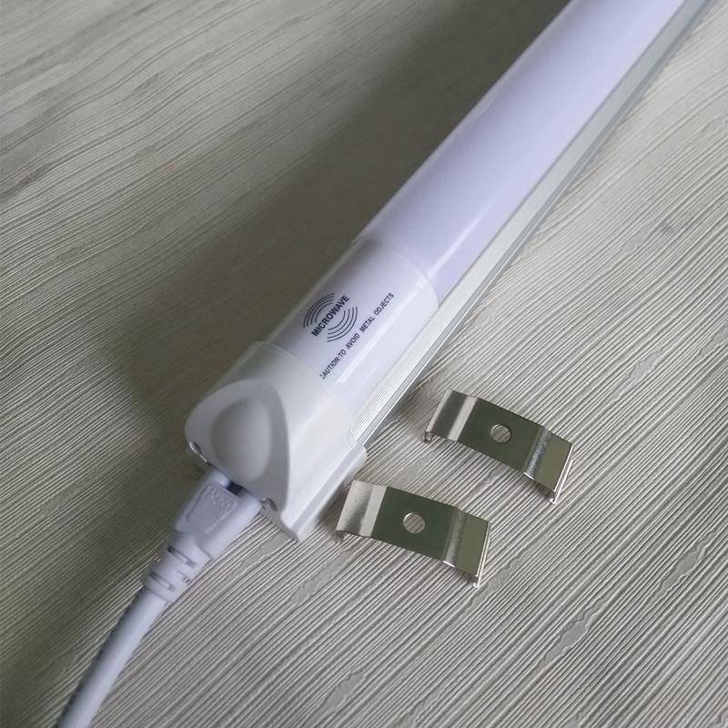 T8一体化微波感应LED灯管人来灯亮人走灯灭或微亮智控
