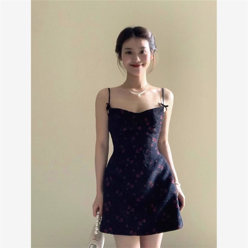 法式纯欲风黑色碎花吊带连衣裙女夏季新款甜辣妹收腰显瘦a字短裙