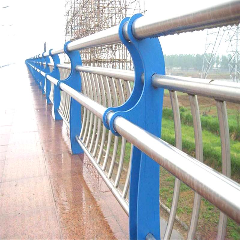 撞广东防爬不锈343钢复合管河护栏攀边道路高架桥梁防护栏立柱厂