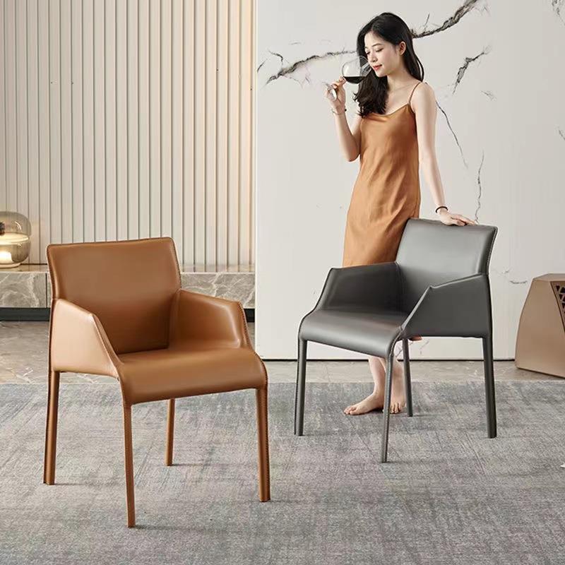 意式极简马鞍皮餐椅扶手靠背设计师书桌椅家用餐厅高端酒店马鞍椅