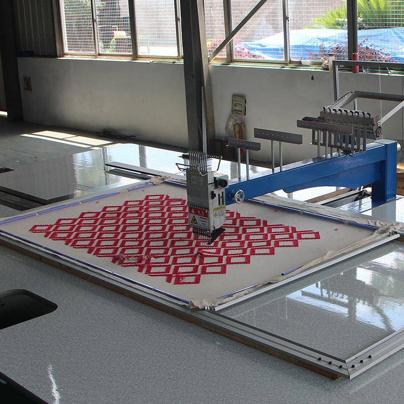 电脑簇绒地毯绣花机平绣机自动电脑绣花机厂家直供