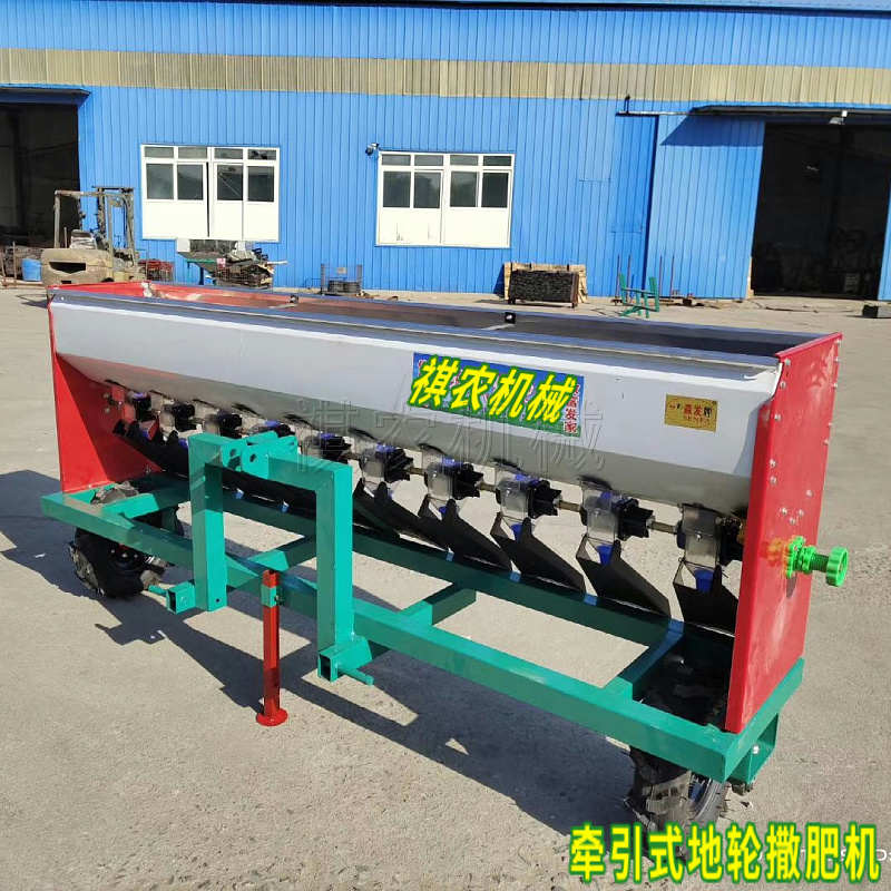 新款撒肥机四轮拖拉n机牵引式撒播机多功能机械链条不锈钢施肥器