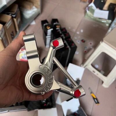 vespagts300鲍鱼布雷博刹车卡钳 桃子转接码 春天冲刺150