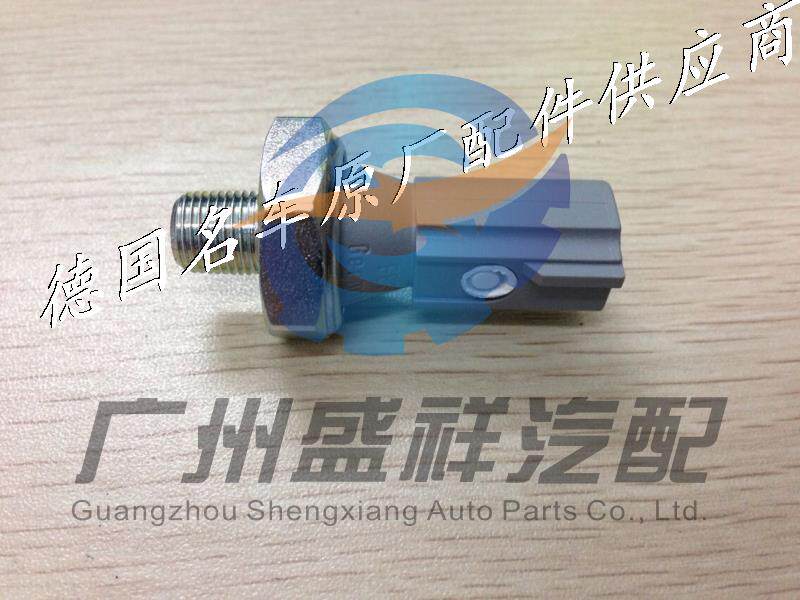 适用于奔驰SMART机油压力传感器 451SMART机油感应塞机油压力开关
