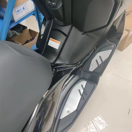 23-24款XMAX300改装铝合金脚踏板防滑脚垫2023款前后脚踏板垫