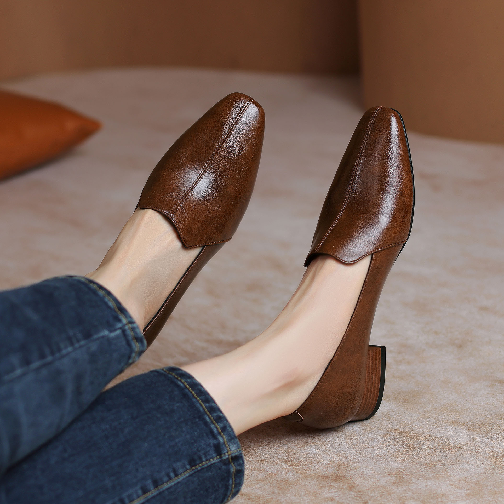 方头单鞋英伦复古小皮鞋秋新款大小码通J勤女鞋低跟真皮深口女鞋