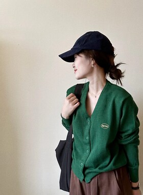 此外 韩版宽松V领针织开衫女秋季新款学院风简约绿色高级感毛衣潮
