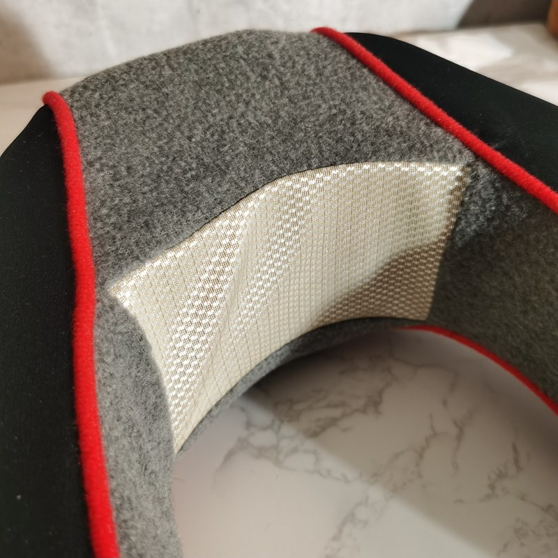 出波兰U型枕颈椎护颈枕旅行坐车便携靠枕电动按摩U形X枕办公午睡