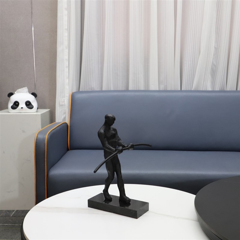 欧式创意简约铸铁平衡杆r人物摆件卧室样板房书房客厅餐厅家居饰