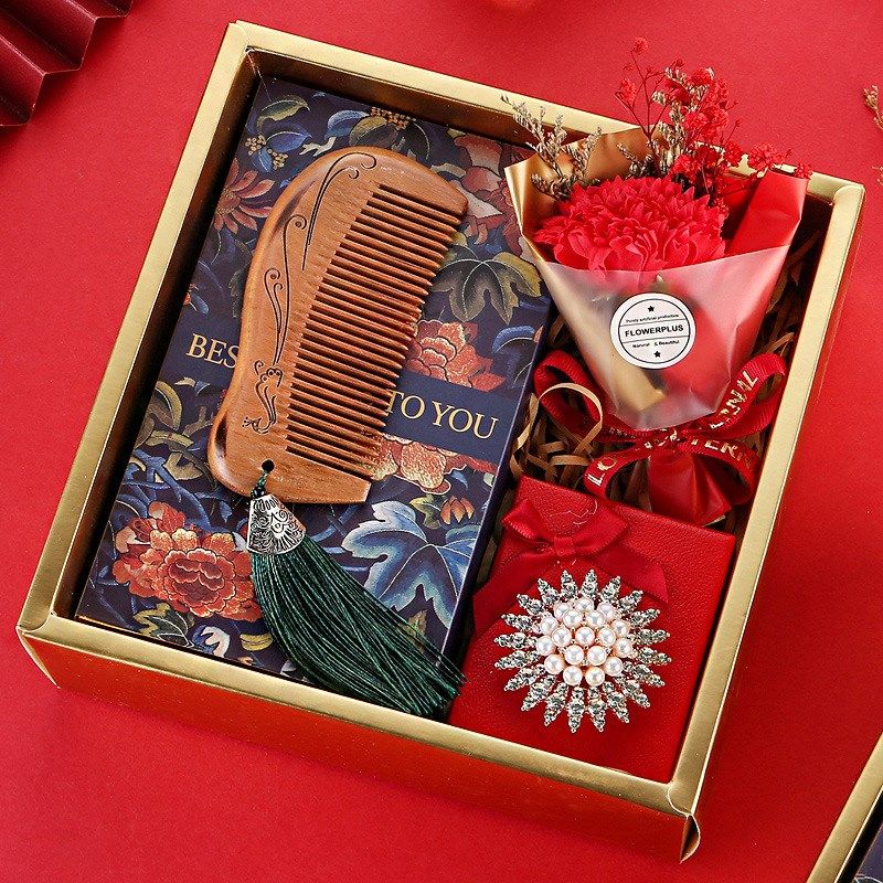 母亲节礼物送妈妈中年女士婆x婆康乃馨小花束木梳礼盒高档实用礼