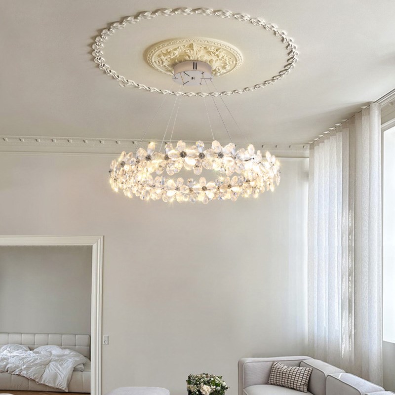 2025新款主卧室吊灯法v式奶油风温馨浪漫花朵感客厅吊灯水晶灯