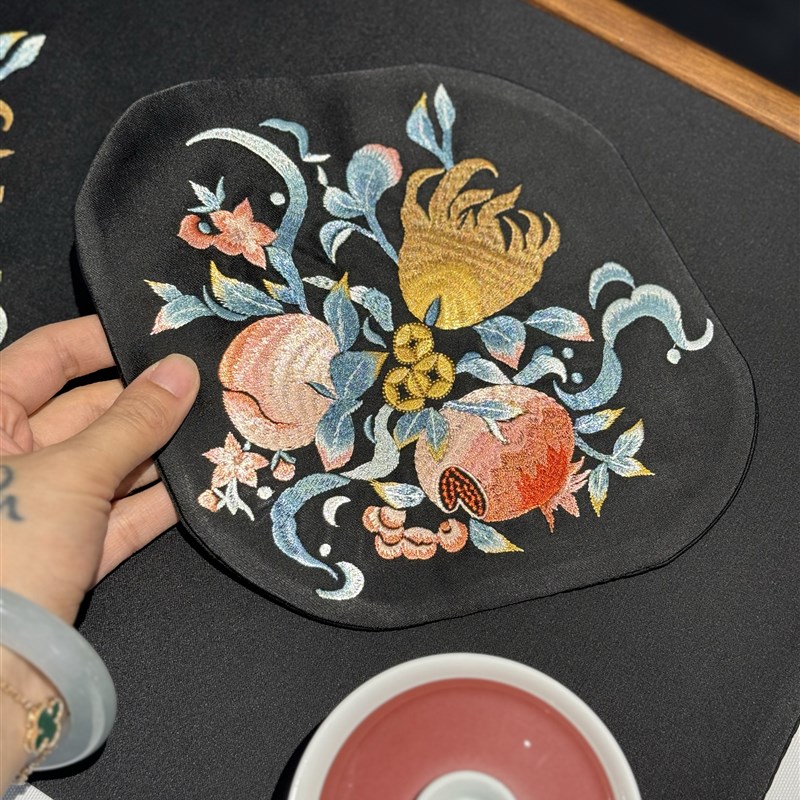 手工高级茶席醋n酸面料刺绣款三多纹20*23CM