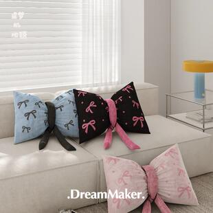 卡通少女风蝴蝶结抱枕加厚荷兰绒长方形可拆卸枕套单个装印花靠枕