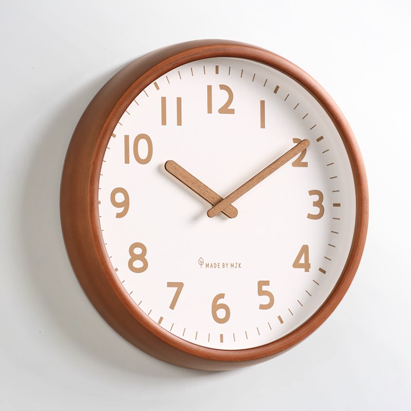 2025新款挂钟客厅静音实木钟表现代简约免打孔高U级感家用挂墙时