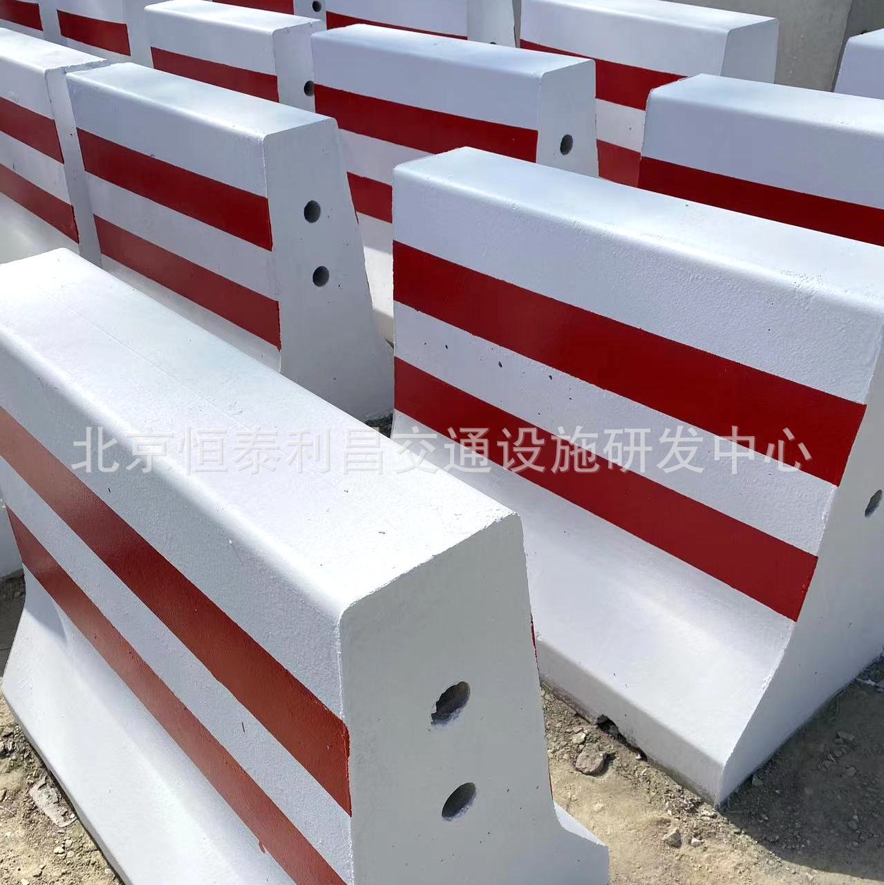 北京恒泰道路交通安全水泥墩 交通防护墩 防撞墩