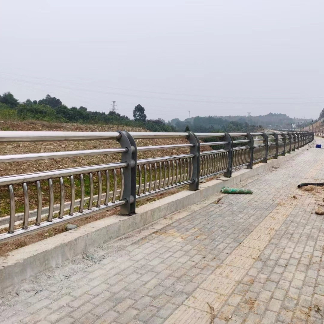 桥梁防撞护栏304不锈钢复合管白钢栏杆立交桥天桥河道防护栏厂家