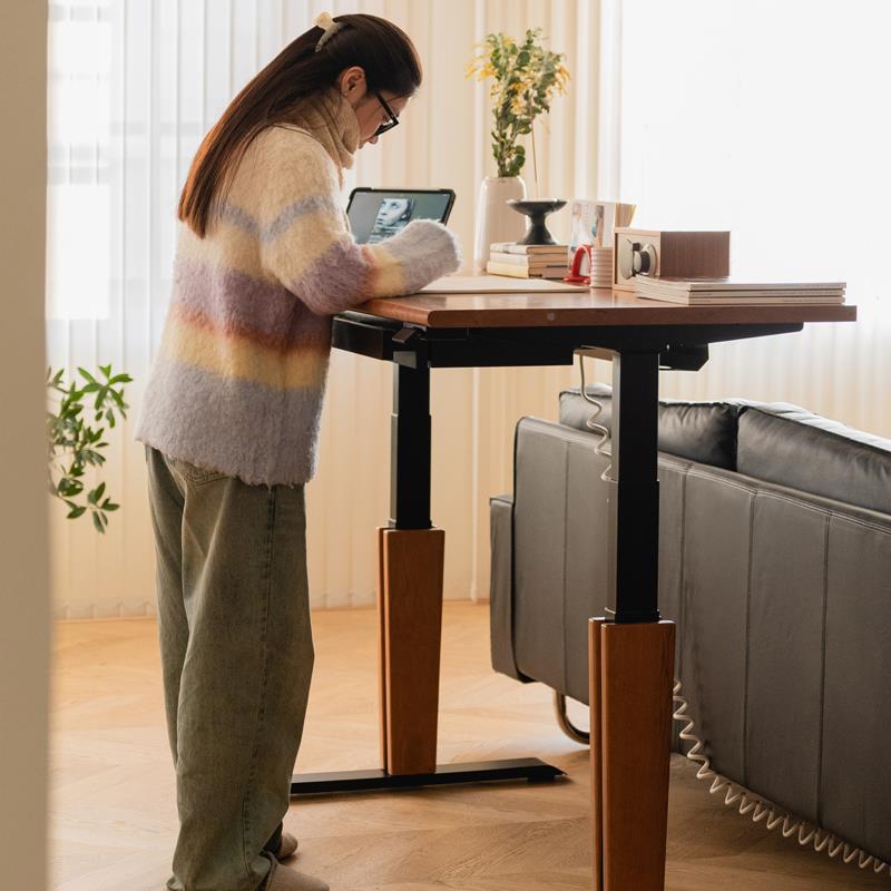 ?二黑木作 海2升493降小桌代 实木电动升降书桌习桌学办公桌电脑